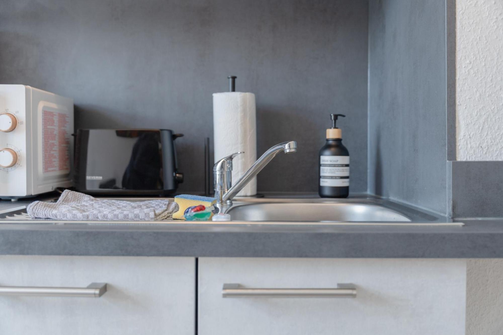 Modernes In Lage Komfortabel Eingerichtet Mit Arbeitsplatz Und Kueche - Geibelsuite Apartment