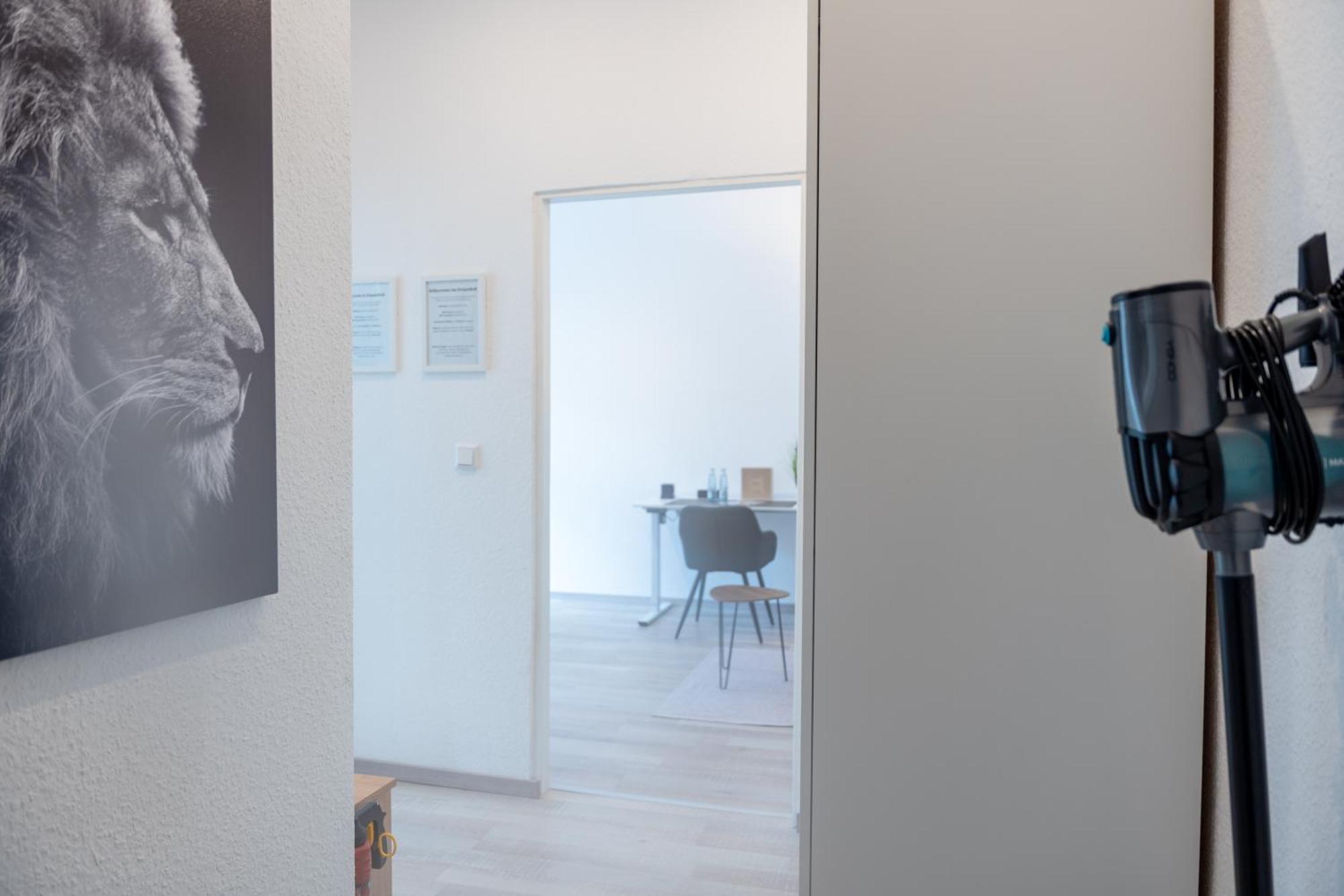 Modernes In Lage Komfortabel Eingerichtet Mit Arbeitsplatz Und Kueche - Geibelsuite * Hannover